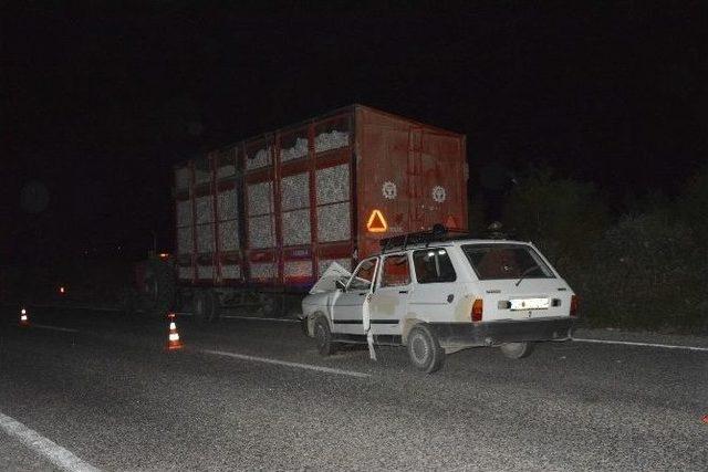 Söke’de Otomobil Pamuk Yüklü Römorkun Altına Girdi: 2 Yaralı