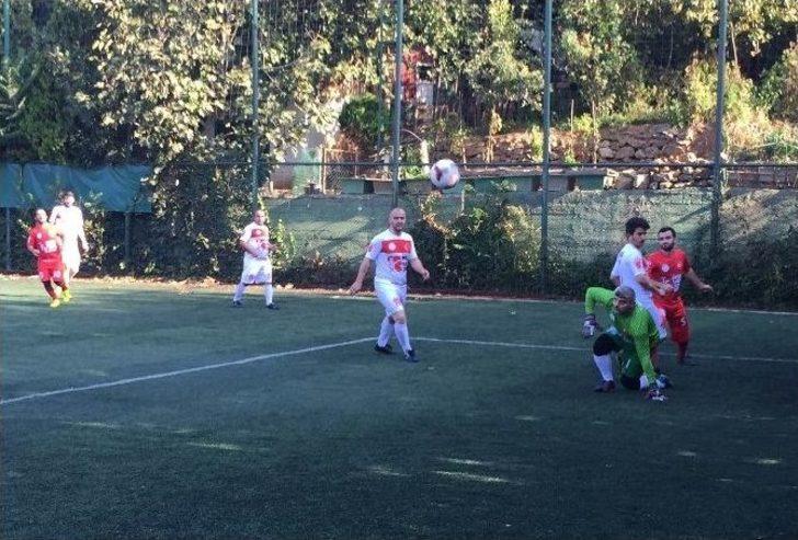 (özel Haber) Din Görevlilerinden Sala Okuyan Müezzinin Darp Edilmesine İlginç Protesto G5