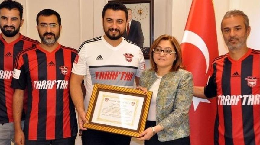 Fatma Şahin’e Gaziantepspor Onursal Başkanlık Unvanı Verildi