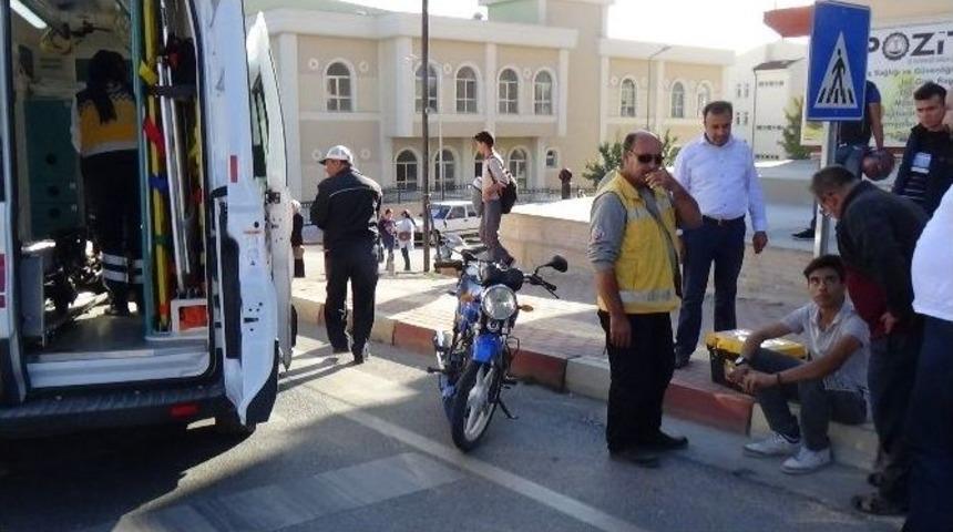 Hızını Alamayan Motosiklet Tır’a Çarptı, 1 Yaralı
