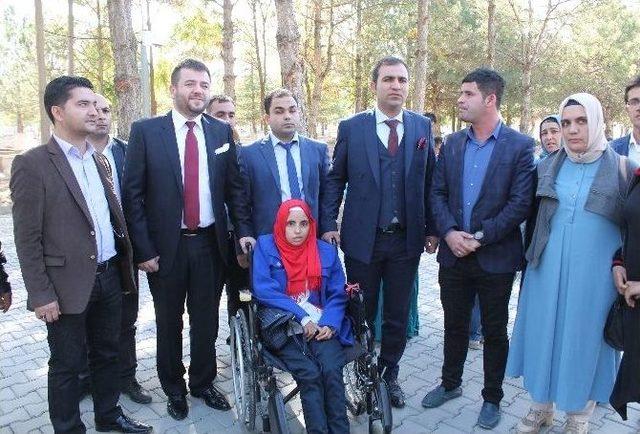 350 Gen&ccedil; &Ouml;mer Halisdemir&rsquo;in Mezarını Ziyaret Etti 1