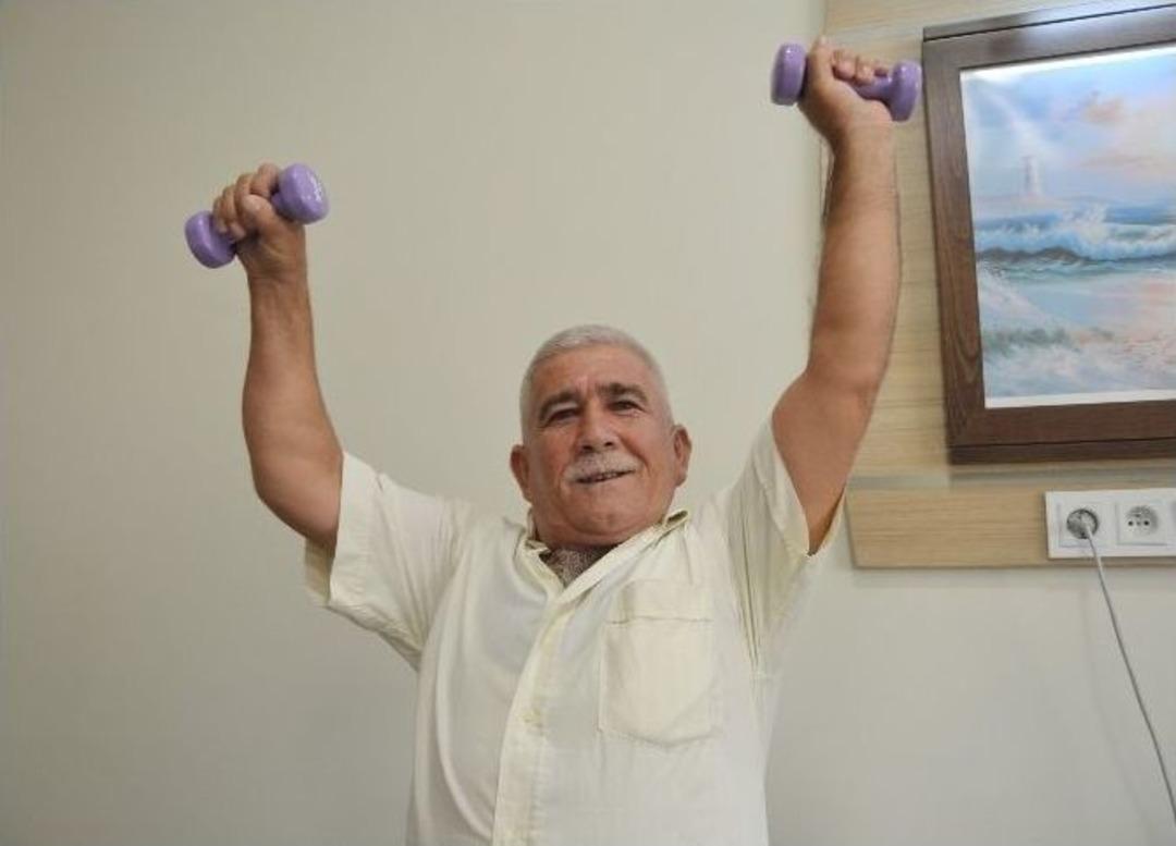 Hastaneye &Ccedil;arşafla Taşınarak Geldi, Y&uuml;r&uuml;yerek &Ccedil;ıktı