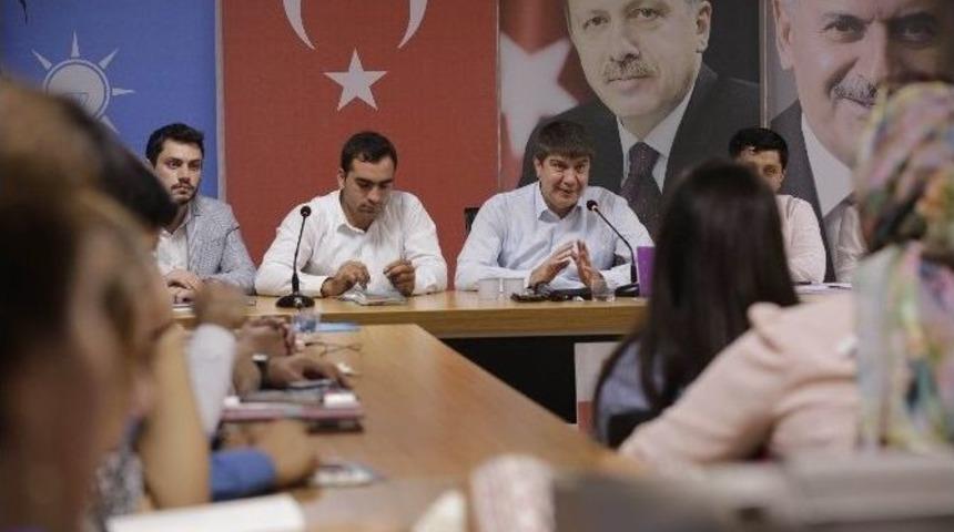 Menderes T&uuml;rel Gen&ccedil;lerle Buluştu