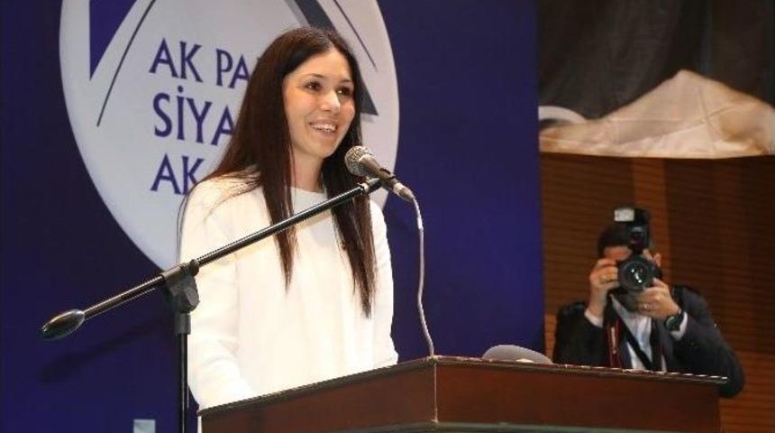 Ak Parti Genel Başkan Yardımcısı &Ccedil;iğdem Karaaslan: