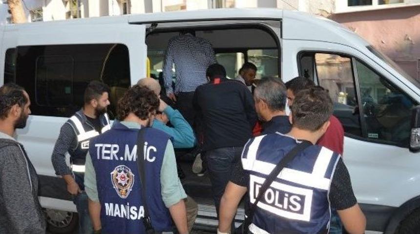 Manisa&rsquo;da 13 Polis Tutuklandı