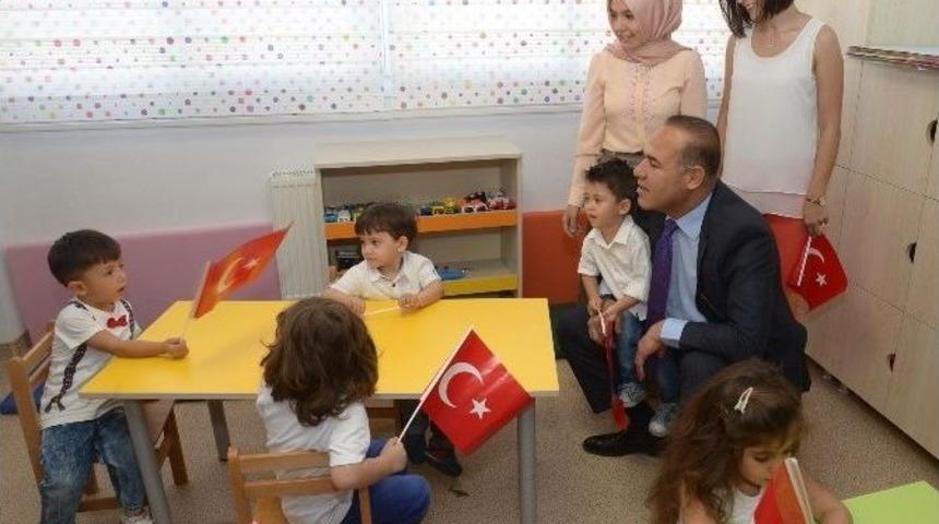 Başkan S&ouml;zl&uuml;&rsquo;y&uuml; İngilizce Ve Fransızla Şarkılarla Karşıladılar