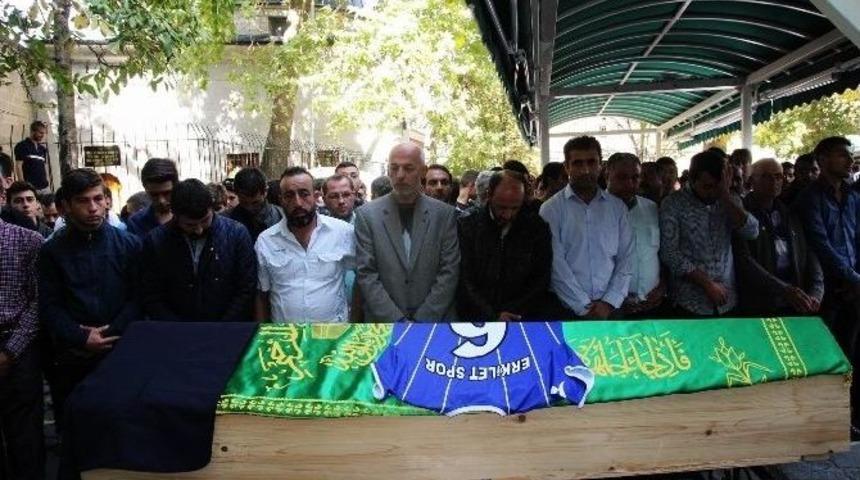 Kansere Yenik D&uuml;şen Gen&ccedil; Futbolcu Son Yolculuğuna Uğurlandı