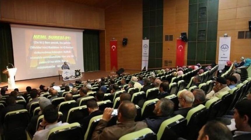 Bayburt&rsquo;ta &lsquo;m&uuml;sl&uuml;manca D&uuml;ş&uuml;nme Ve Yaşama Sorunumuz&rsquo; Konferansı