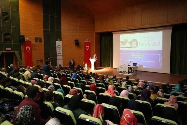 Bayburt’ta ‘müslümanca Düşünme Ve Yaşama Sorunumuz’ Konferansı