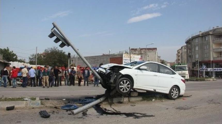 Otomobil İle Motosiklet &Ccedil;arpıştı: 2 Yaralı