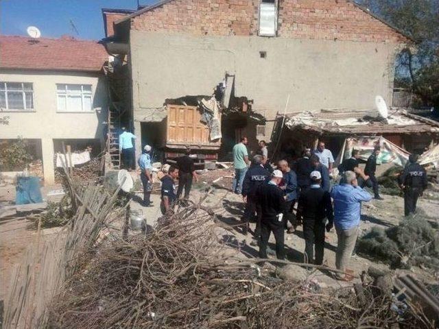 Malatya’da Suriyelilerin Bulunduğu Eve Kamyon Girdi 1