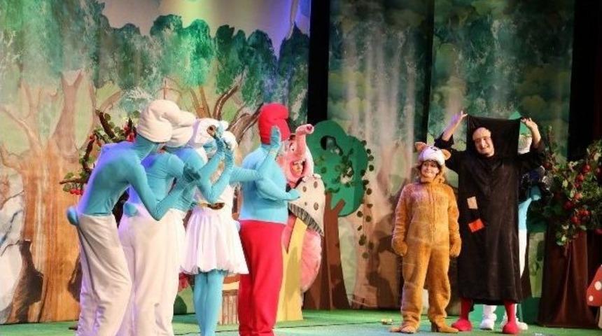 Minikler Şirinler&rsquo;i &Ccedil;ok Sevdi