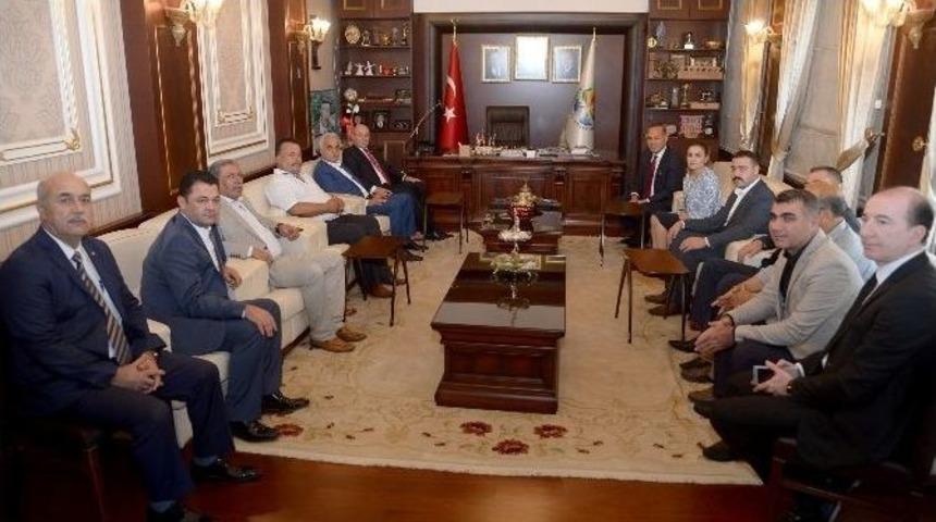 Mevl&uuml;t Karakaya, H&uuml;seyin S&ouml;zl&uuml;&rsquo;y&uuml; Ziyaret Etti