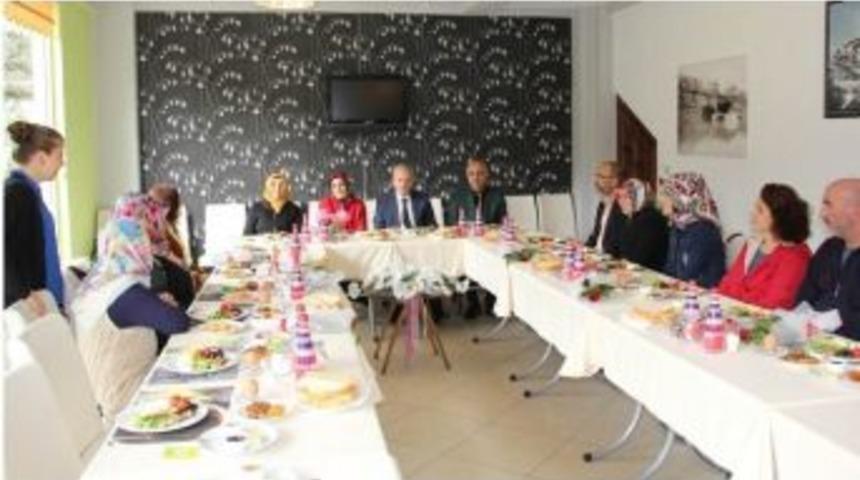 Bartın Valisi Nusret Dirim Koruyucu Ailelerle Buluştu