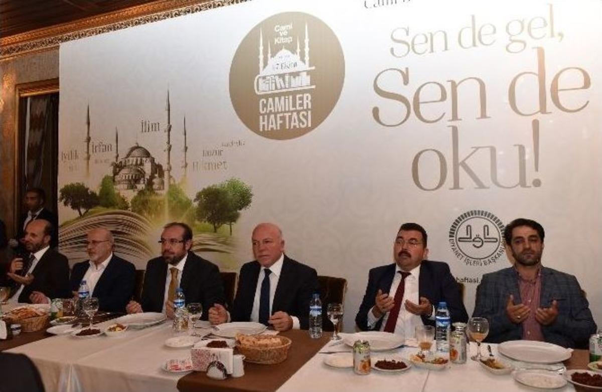Sekmen: &ldquo;vahdet Olup Kur&rsquo;an-ı Kerim&rsquo;e Daha &Ccedil;ok Sarılalım&rdquo;