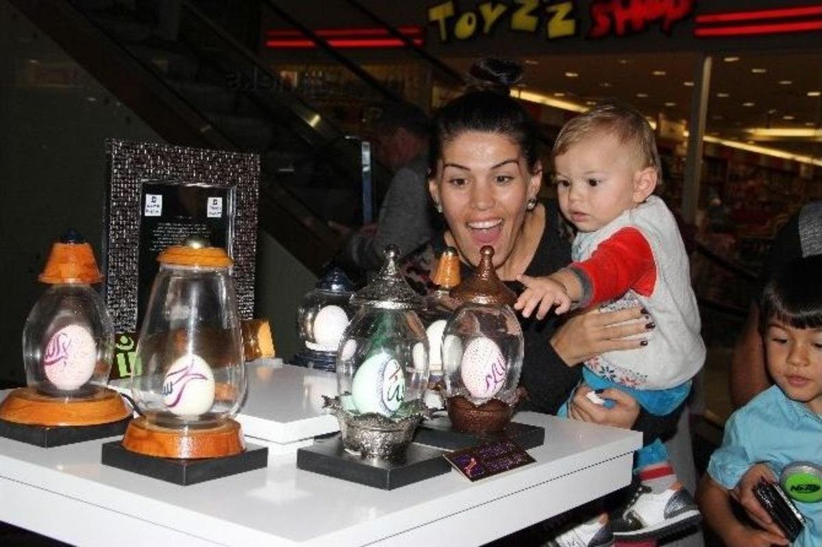 &Ccedil;inli Ustadan Esinlendi, Anadolu Motiflerini Yumurtaya İşledi