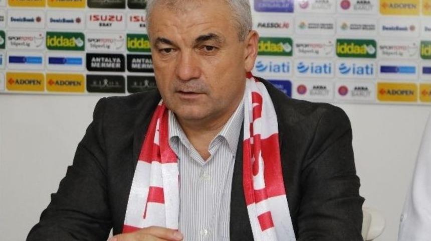 Rıza &Ccedil;alımbay Antalyaspor&rsquo;a İmzayı Attı