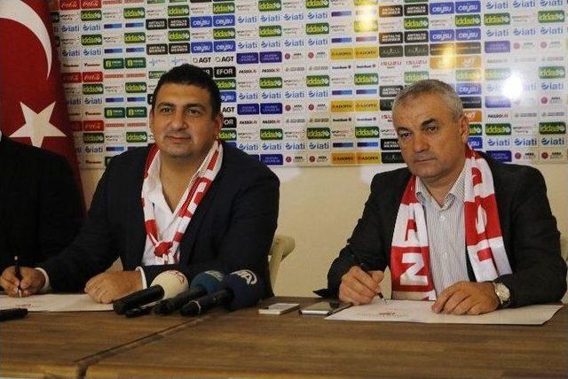 Rıza &Ccedil;alımbay Antalyaspor&rsquo;a İmzayı Attı 1