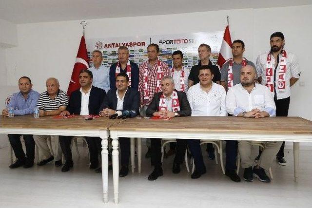 Rıza &Ccedil;alımbay Antalyaspor&rsquo;a İmzayı Attı 2