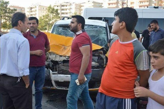 Diyarbakır’da Trafik Kazası: 5 Yaralı