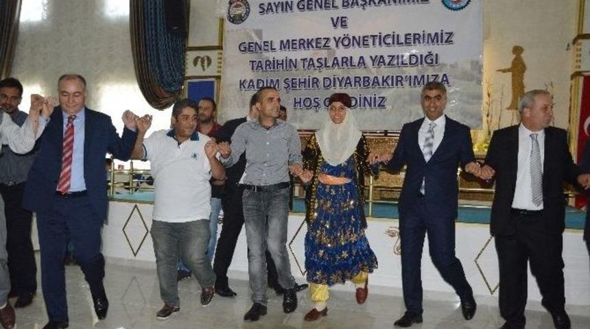 Diyarbakır&rsquo;da Taşeron İş&ccedil;ilerin Kadro Sevinci