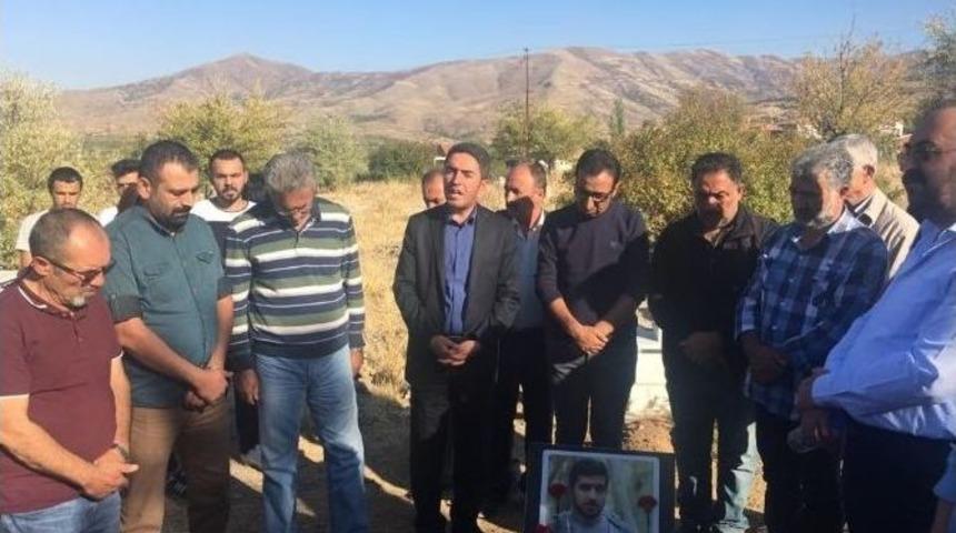 Ankara Garı&rsquo;nda Hayatını Kaybedenler Mezarları Başında Anıldı