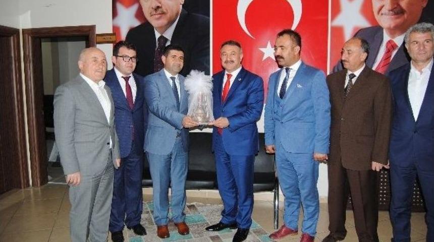 &Ouml;zkan&rsquo;dan Ak Parti&rsquo;ye Ziyaret