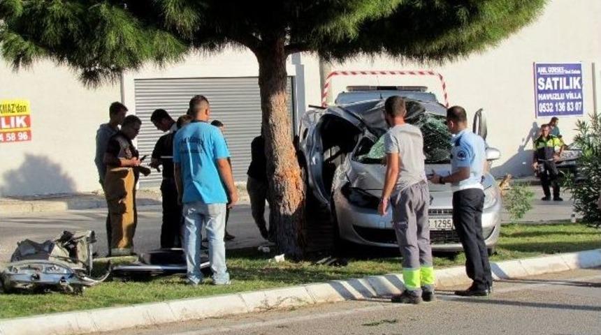 &Ccedil;eşme&rsquo;deki Trafik Kazasında 2 Kişi Ağır Yaralandı