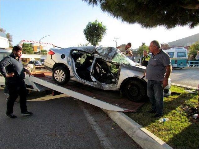 Çeşme’deki Trafik Kazasında 2 Kişi Ağır Yaralandı