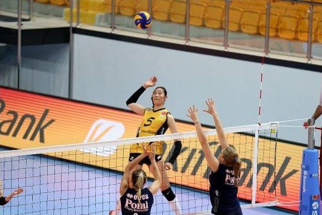 Vakıfbank Sezonu Galibiyetle A&ccedil;tı 1