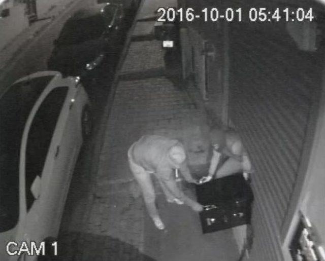 (&ouml;zel Haber) 1 Dakikada Para Dolu &Ccedil;elik Kasayı B&ouml;yle &Ccedil;aldılar 1