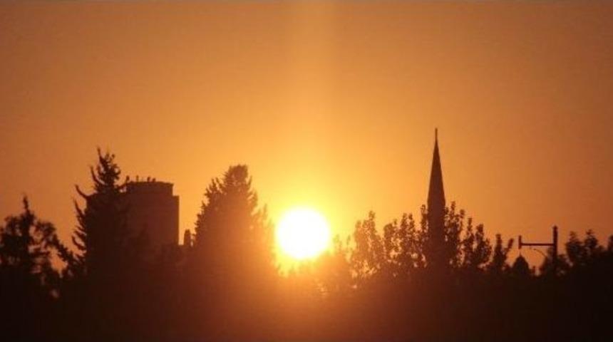 Adana&rsquo;da Kartpostallık G&uuml;n Batımı