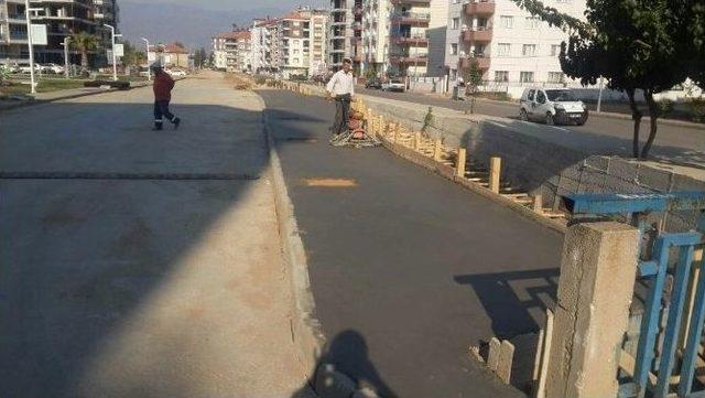 Alaşehir’de Dere Yatağına Yaya Kaldırımı 1