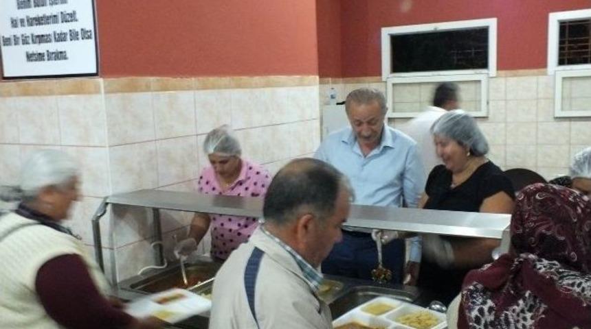 Didim Cemevinde Muharrem Ayı Yemeği