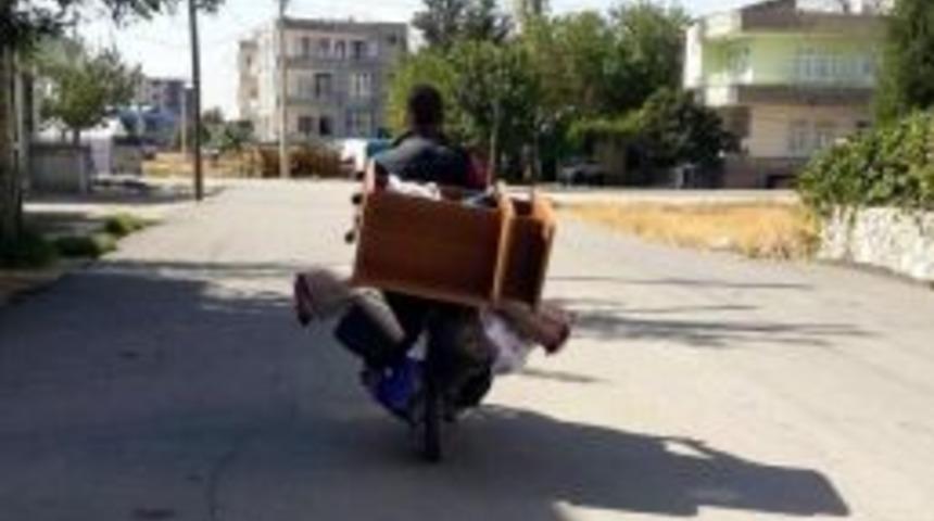 Motosikletle Ev Eşyalarını Taşıdı