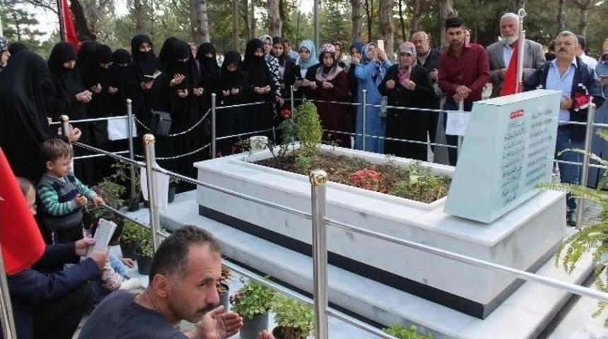 Kayınvalide, Şehit Halisdemir&rsquo;in Yanına Defnedildi