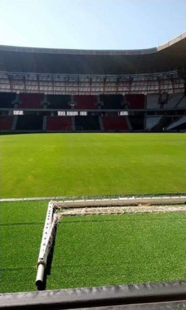 Gaziantep Arena’nın Kale Direkleri Dikildi