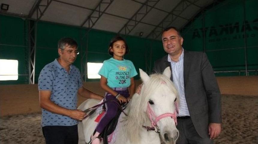 Miniklerin Heyecanla Beklediği &rsquo;pony Park&rsquo; A&ccedil;ıldı