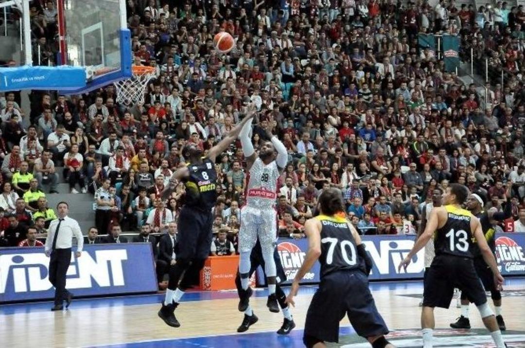 Uşak Son Şampiyon Fenerbah&ccedil;e&rsquo;yi Devirdi