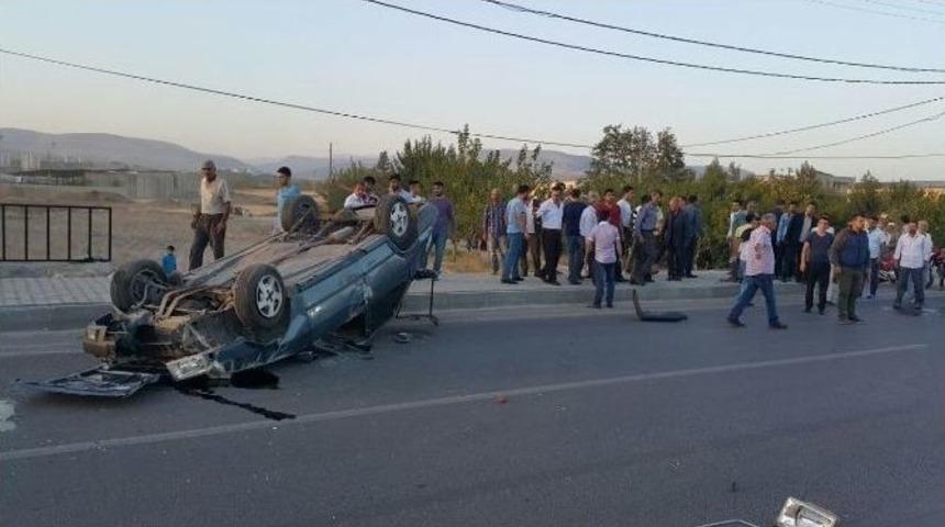 Adıyaman&rsquo;da Otomobil Takla Attı: 2 Yaralı