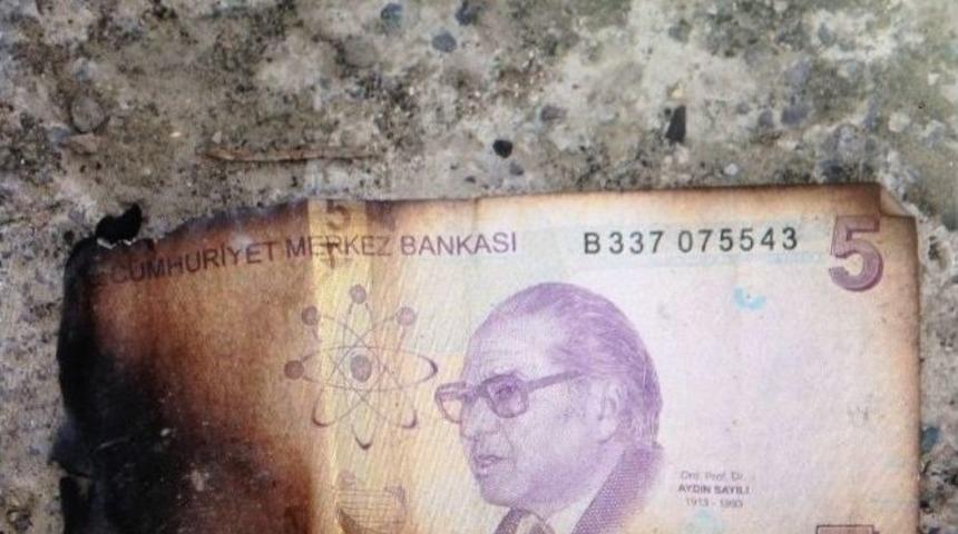 94 Bin Tl&rsquo;yi Ateşe Verip Yaktı