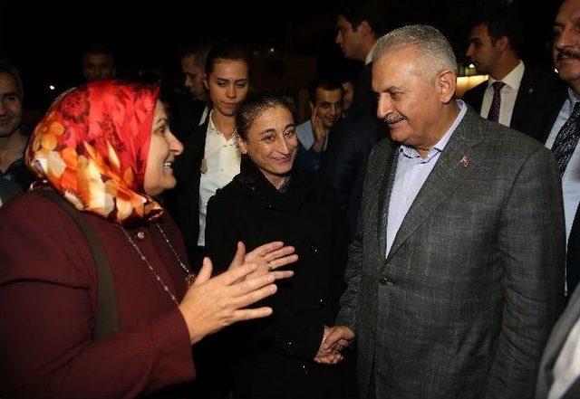 Başbakan Yıldırım Bağcılar’da Bir Hastanede Hasta Ziyaretinde Bulundu