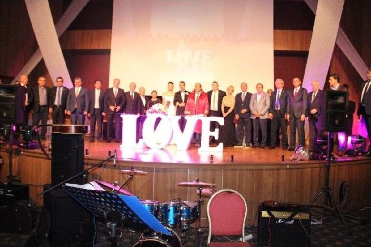 D&uuml;ğ&uuml;nde İktidar İle Muhalefetin &Ccedil;ocuk Pazarlığı