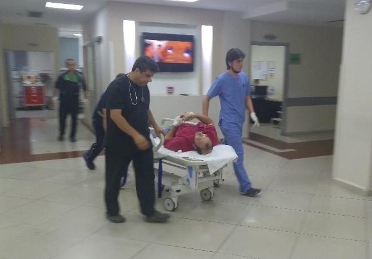 Kavga Ettiği 2 Kişiyi Silahla Yaralayıp Ka&ccedil;tı