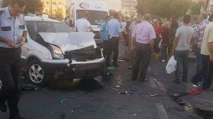 İzmir&rsquo;de Kaza: 2 Ağır Yaralı