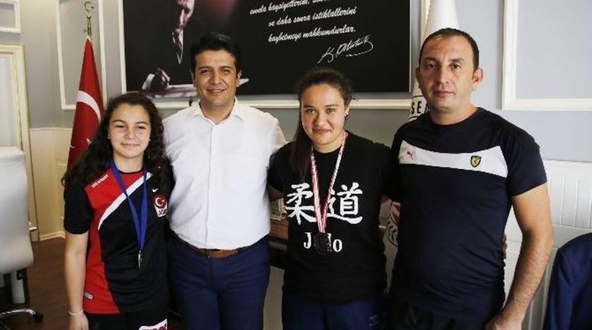 Judocu Kızlar Başkan Gen&ccedil;&rsquo;i Ziyaret Etti