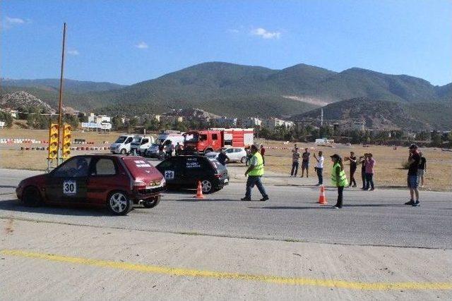 Ülkü Yarış Pisti’nde Oto Drag Heyecanı