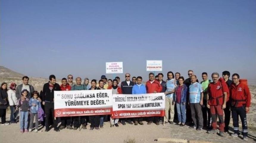 Vali Aktaş &Ccedil;at Kasabasında Vadi Y&uuml;r&uuml;y&uuml;ş&uuml;ne Katıldı