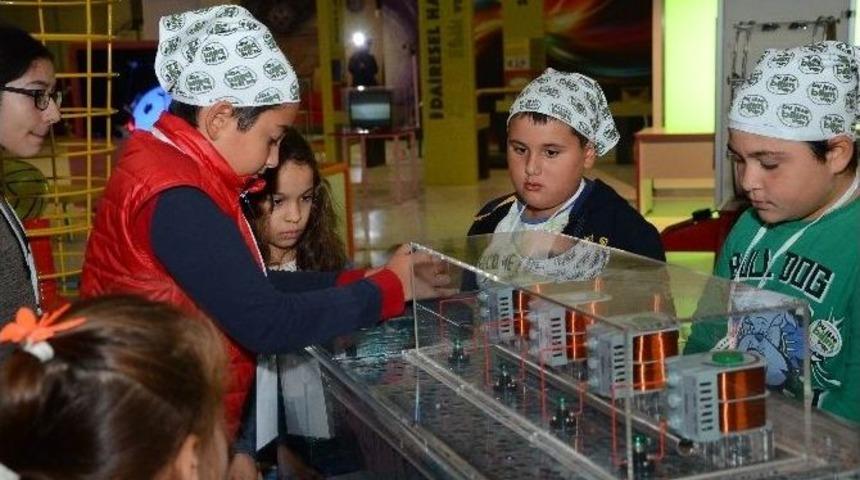 2 Bin Atık Pet Şişeden Araba Yaptılar