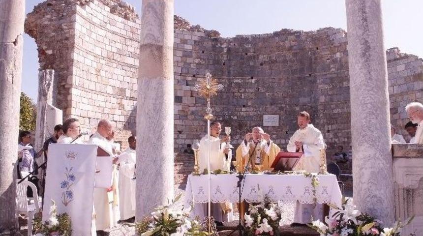 Hristiyanların Bayramı Meryem Ana Kilisesi&rsquo;nde Kutlandı